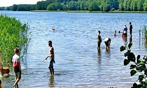 Apartamenty nad kaszubskim jeziorem, obok Wieżycy i Domu do Góry Nogami