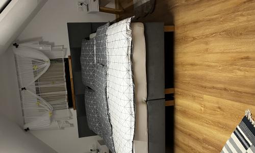 Całoroczny domek na Mazurach – Jeglin • 360 zł/dobę • Max 4 osoby