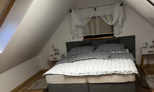 Całoroczny domek na Mazurach – Jeglin • 360 zł/dobę • Max 4 osoby