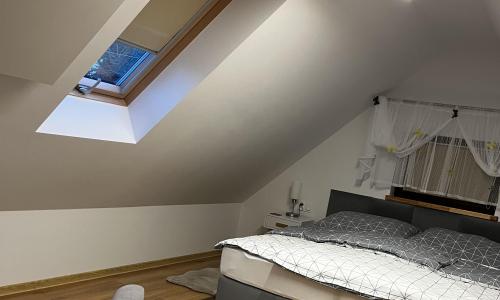 Całoroczny domek na Mazurach – Jeglin • 360 zł/dobę • Max 4 osoby