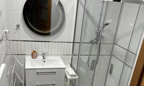 Całoroczny domek na Mazurach – Jeglin • 360 zł/dobę • Max 4 osoby