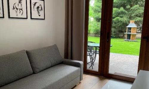Domki , pokoje , apartenty . Wypocznij nad jeziorem z Apartamentami Orla