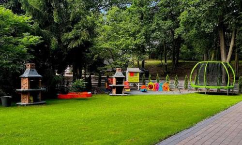 Domki , pokoje , apartenty . Wypocznij nad jeziorem z Apartamentami Orla