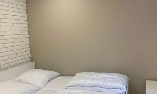 Domki , pokoje , apartenty . Wypocznij nad jeziorem z Apartamentami Orla